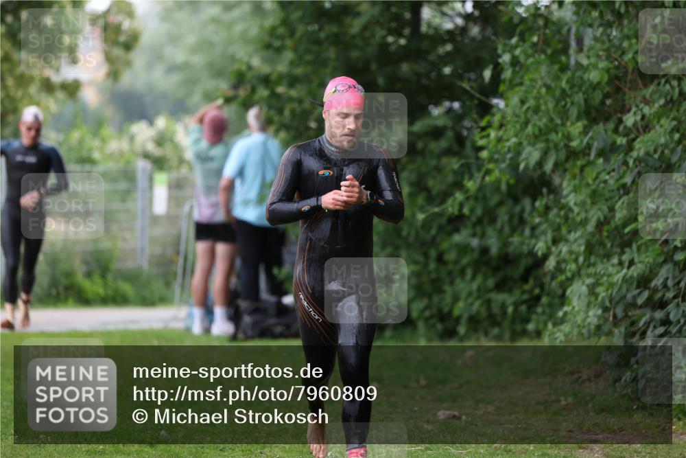 15.06.2025 - 7 Türme Triathlon Michael Strokosch http://msf.ph/oto/7960809 15.06.2025 12:12:28 Schwimmen 412, 443, 489 meine-sportfotos.de