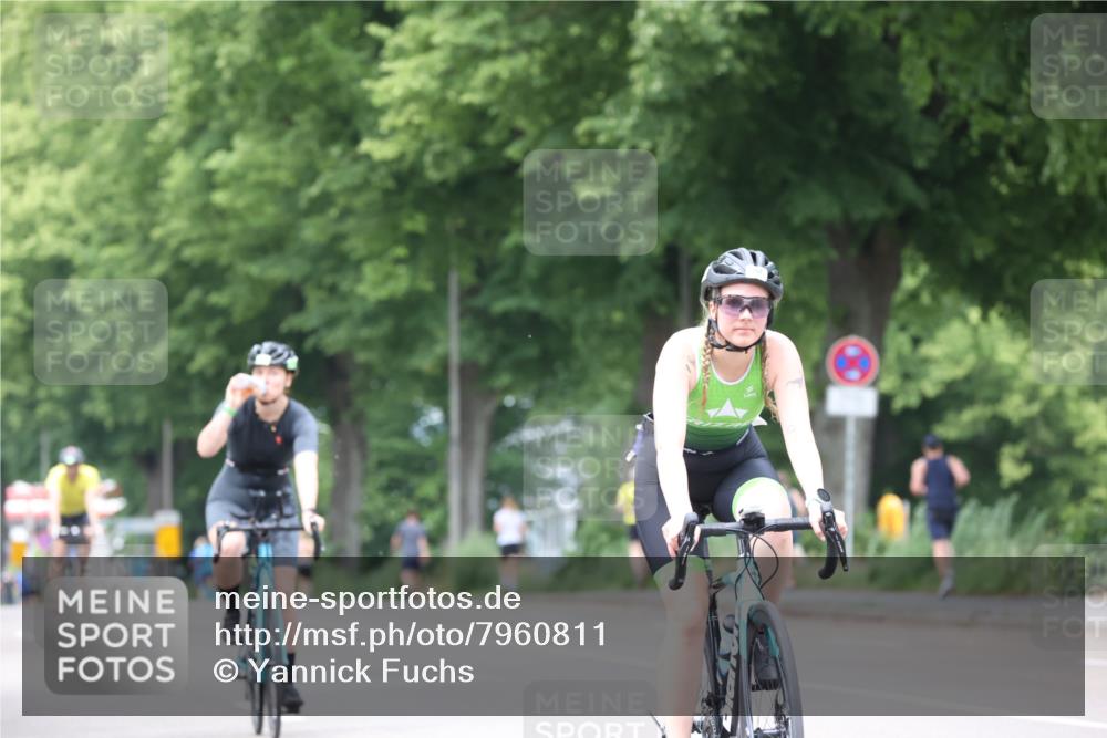 15.06.2025 - 7 Türme Triathlon Yannick Fuchs http://msf.ph/oto/7960811 15.06.2025 13:49:02 Radfahren 230, 304, 307, 761, 1110 meine-sportfotos.de