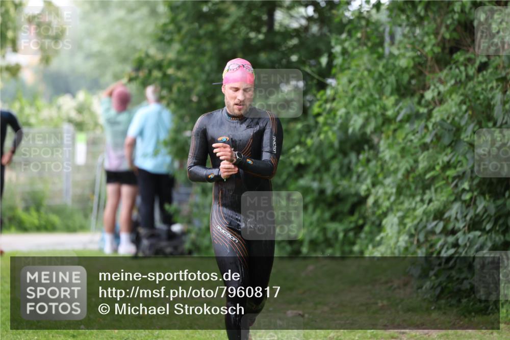 15.06.2025 - 7 Türme Triathlon Michael Strokosch http://msf.ph/oto/7960817 15.06.2025 12:12:28 Schwimmen 412, 443, 489 meine-sportfotos.de