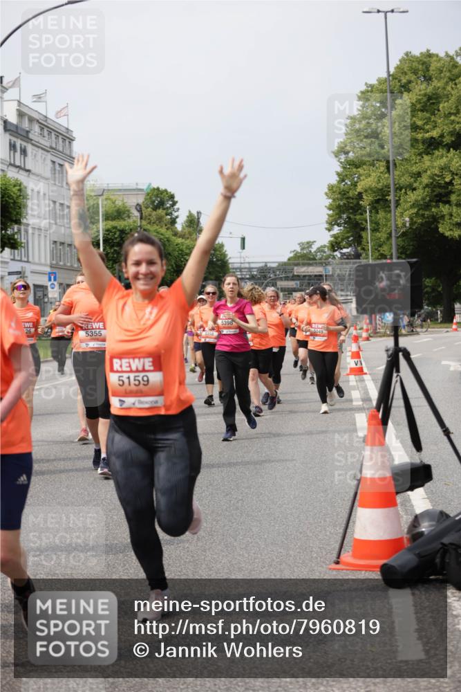 15.06.2025 - REWE Women's Run Jannik Wohlers http://msf.ph/oto/7960819 15.06.2025 09:45:53 Laufen 26, 5355, 5159, 5398, 5049, 5358 meine-sportfotos.de