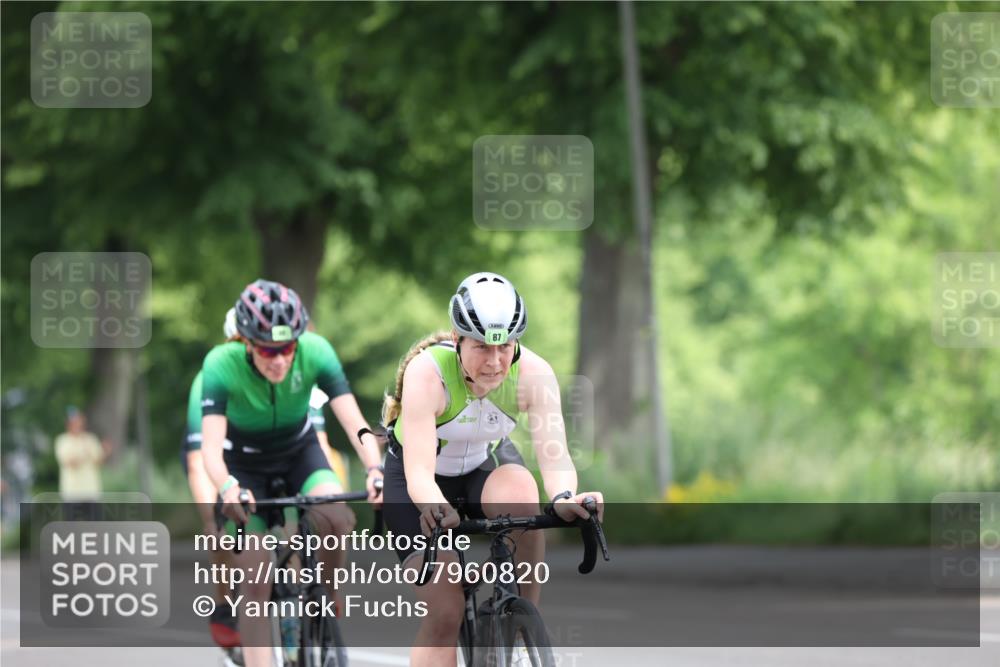 15.06.2025 - 7 Türme Triathlon Yannick Fuchs http://msf.ph/oto/7960820 15.06.2025 09:56:17 Radfahren 85, 87 meine-sportfotos.de