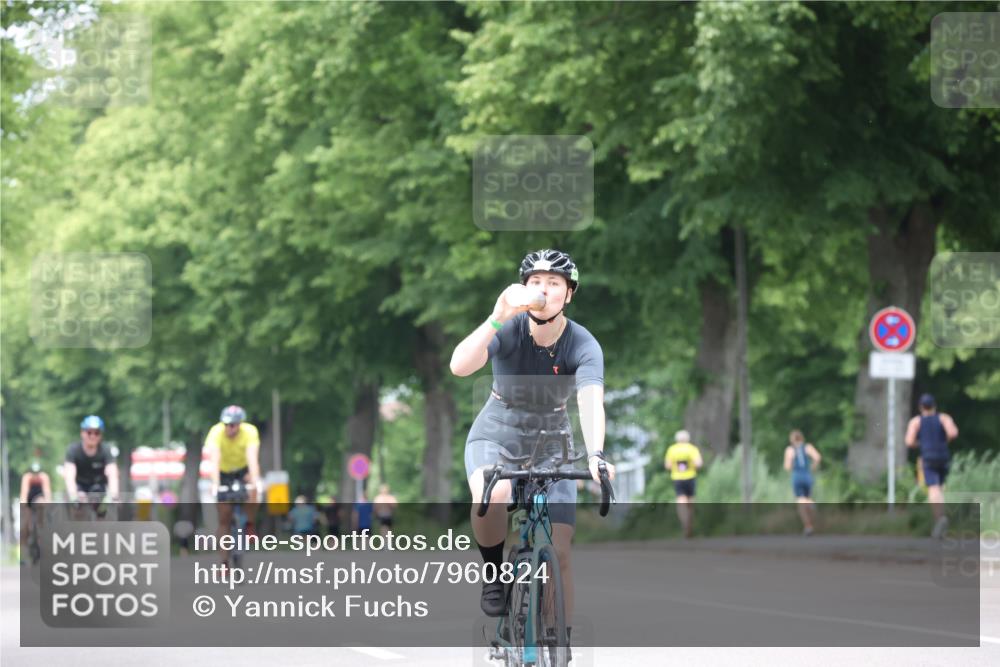 15.06.2025 - 7 Türme Triathlon Yannick Fuchs http://msf.ph/oto/7960824 15.06.2025 13:49:03 Radfahren 230, 304, 307, 761, 1110 meine-sportfotos.de