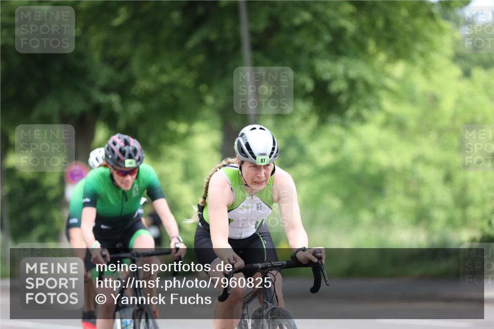 15.06.2025 - 7 Türme Triathlon Yannick Fuchs http://msf.ph/oto/7960825 15.06.2025 09:56:17 Radfahren 85, 87 meine-sportfotos.de