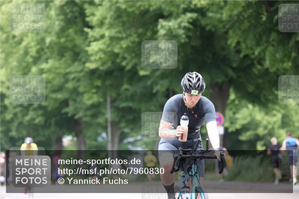 15.06.2025 - 7 Türme Triathlon Yannick Fuchs http://msf.ph/oto/7960830 15.06.2025 13:49:03 Radfahren 230, 304, 307, 761, 1110 meine-sportfotos.de