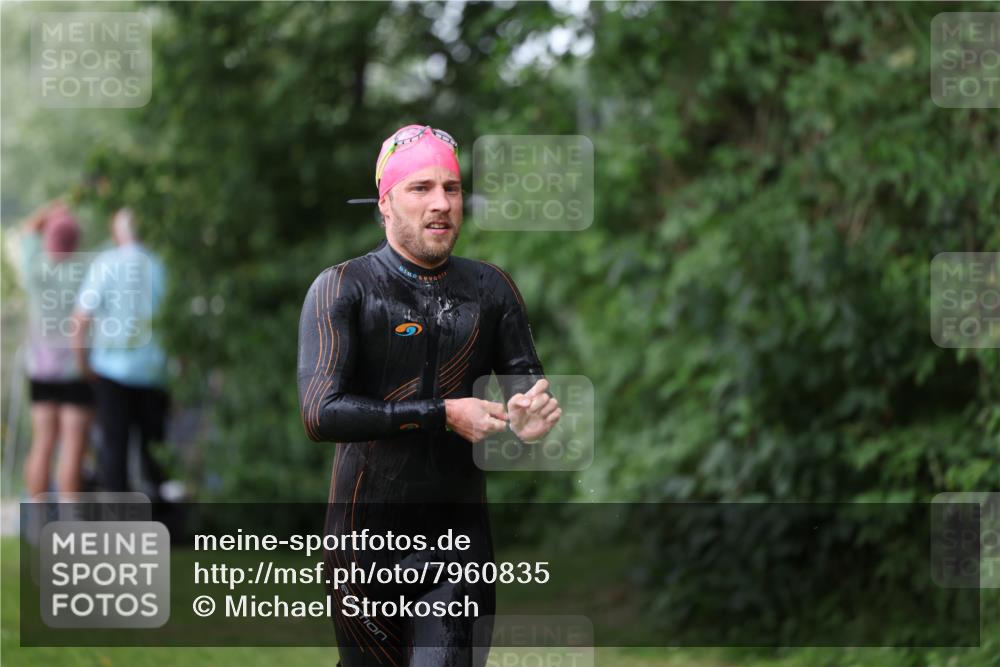 15.06.2025 - 7 Türme Triathlon Michael Strokosch http://msf.ph/oto/7960835 15.06.2025 12:12:29 Schwimmen 412, 443, 489, 551 meine-sportfotos.de