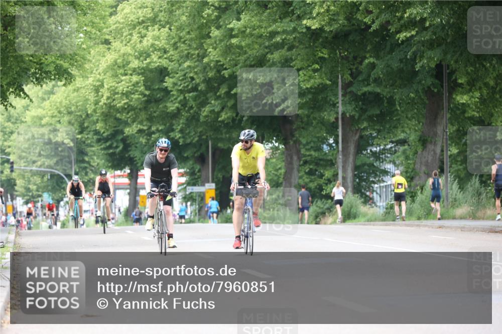 15.06.2025 - 7 Türme Triathlon Yannick Fuchs http://msf.ph/oto/7960851 15.06.2025 13:49:04 Radfahren 230, 304, 307, 756, 761, 1110 meine-sportfotos.de