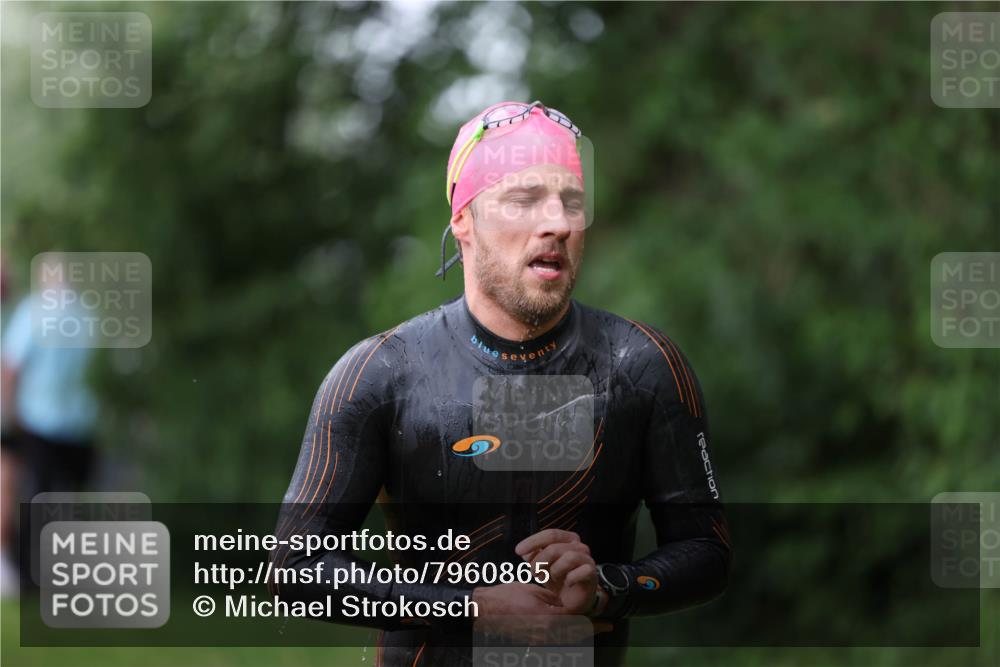 15.06.2025 - 7 Türme Triathlon Michael Strokosch http://msf.ph/oto/7960865 15.06.2025 12:12:30 Schwimmen 412, 443, 489, 551 meine-sportfotos.de