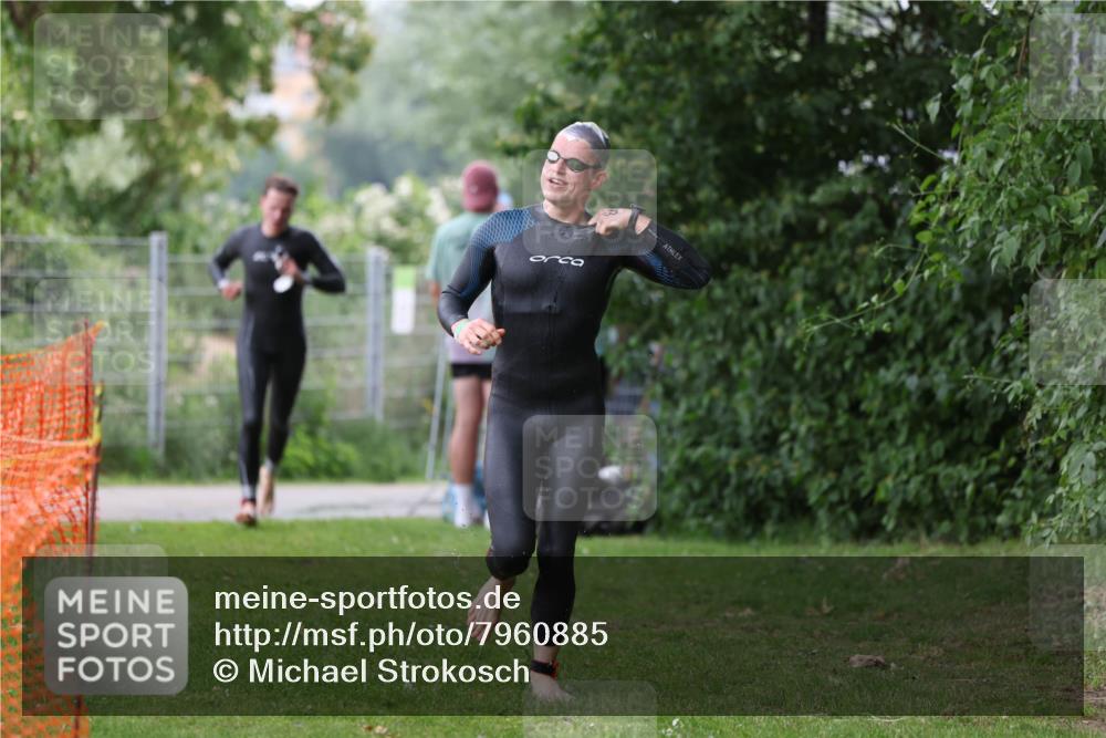 15.06.2025 - 7 Türme Triathlon Michael Strokosch http://msf.ph/oto/7960885 15.06.2025 12:12:31 Schwimmen 412, 443, 489, 551 meine-sportfotos.de