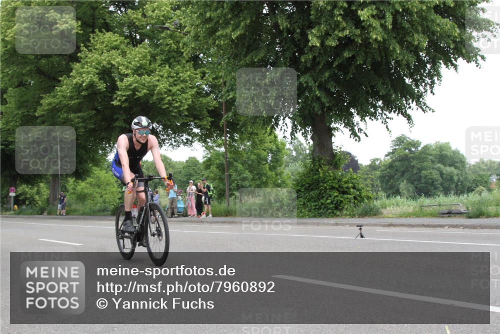 15.06.2025 - 7 Türme Triathlon Yannick Fuchs http://msf.ph/oto/7960892 15.06.2025 12:04:59 Radfahren  meine-sportfotos.de