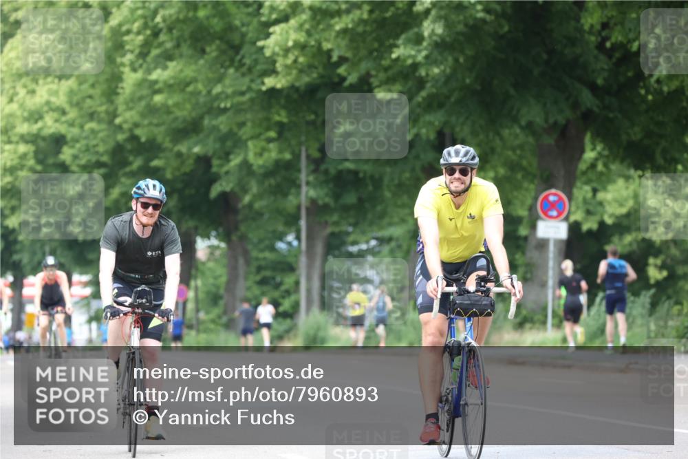 15.06.2025 - 7 Türme Triathlon Yannick Fuchs http://msf.ph/oto/7960893 15.06.2025 13:49:07 Radfahren 304, 307, 706, 756 meine-sportfotos.de