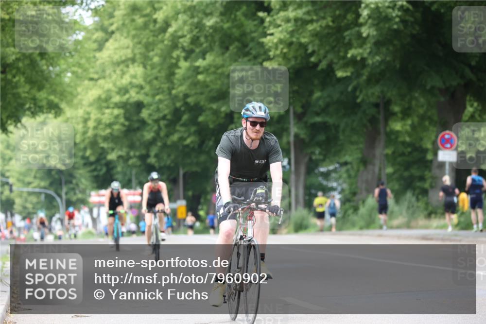 15.06.2025 - 7 Türme Triathlon Yannick Fuchs http://msf.ph/oto/7960902 15.06.2025 13:49:07 Radfahren 304, 307, 706, 756 meine-sportfotos.de