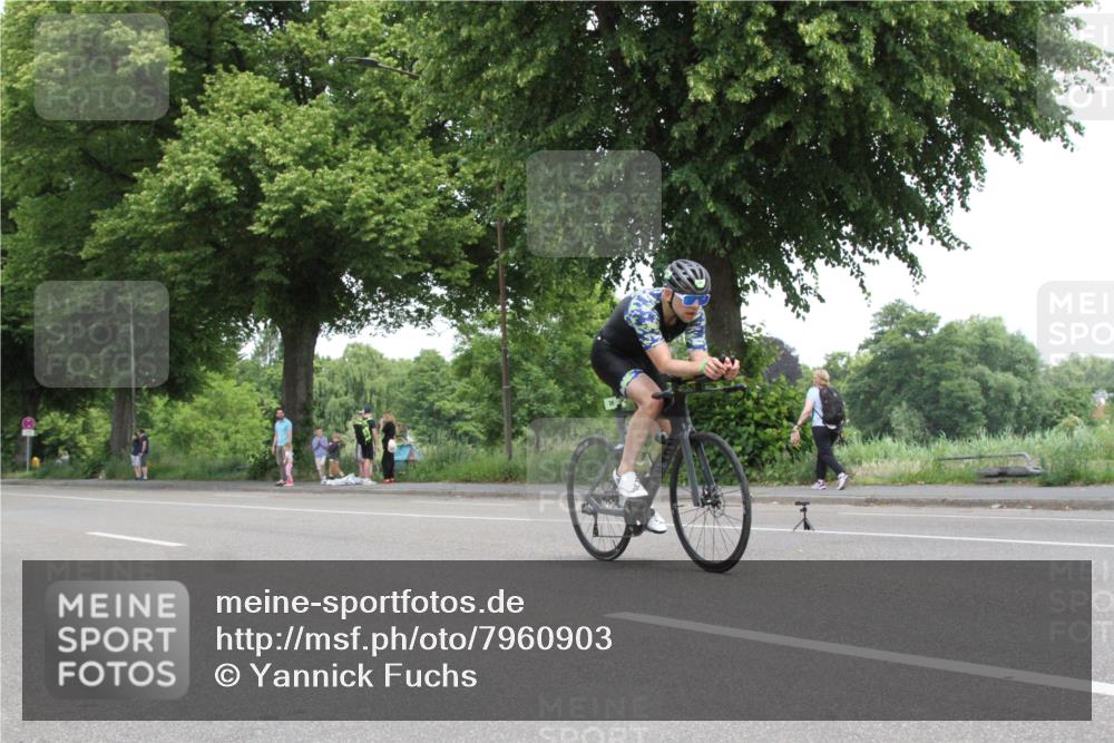 15.06.2025 - 7 Türme Triathlon Yannick Fuchs http://msf.ph/oto/7960903 15.06.2025 12:06:43 Radfahren  meine-sportfotos.de