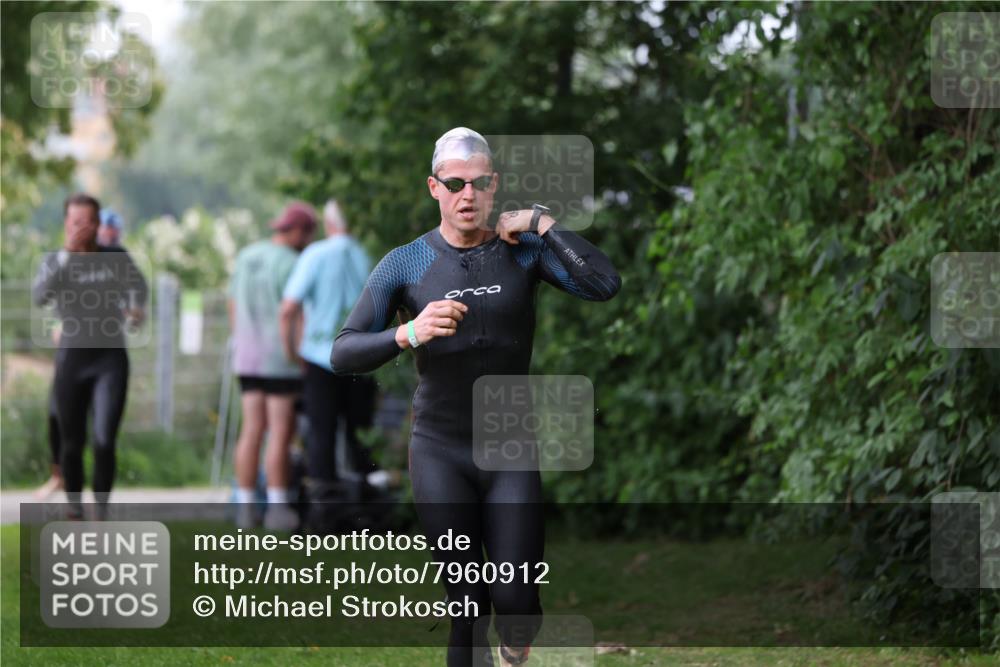 15.06.2025 - 7 Türme Triathlon Michael Strokosch http://msf.ph/oto/7960912 15.06.2025 12:12:32 Schwimmen 412, 443, 489, 551 meine-sportfotos.de