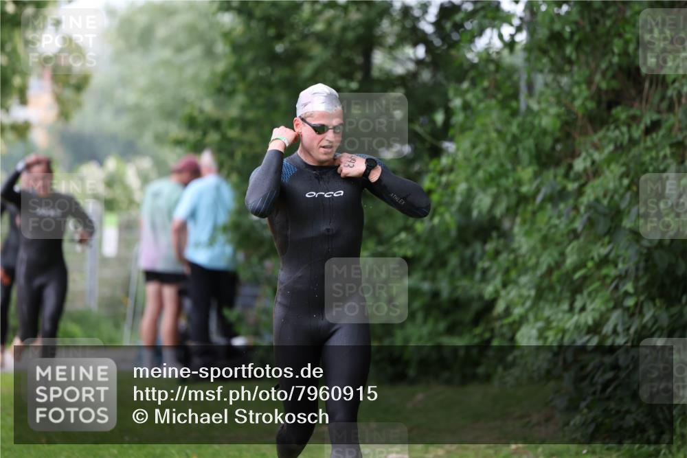 15.06.2025 - 7 Türme Triathlon Michael Strokosch http://msf.ph/oto/7960915 15.06.2025 12:12:33 Schwimmen 412, 443, 489, 551 meine-sportfotos.de