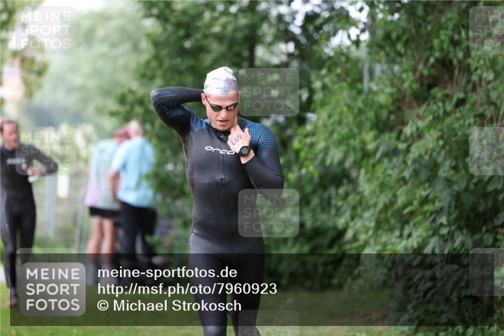 15.06.2025 - 7 Türme Triathlon Michael Strokosch http://msf.ph/oto/7960923 15.06.2025 12:12:33 Schwimmen 412, 443, 489, 551 meine-sportfotos.de