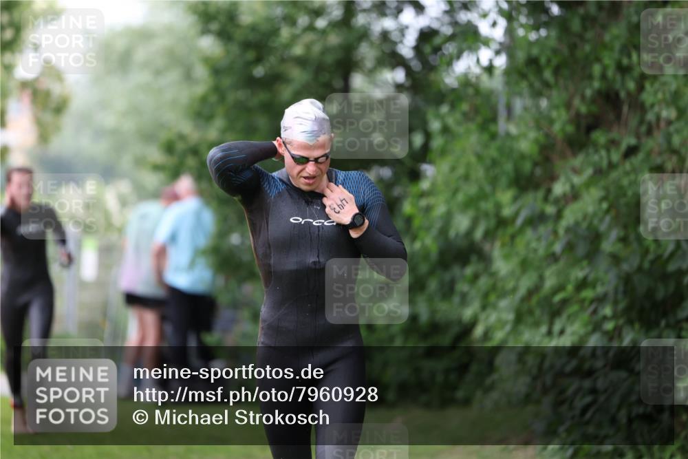 15.06.2025 - 7 Türme Triathlon Michael Strokosch http://msf.ph/oto/7960928 15.06.2025 12:12:33 Schwimmen 412, 443, 489, 551 meine-sportfotos.de