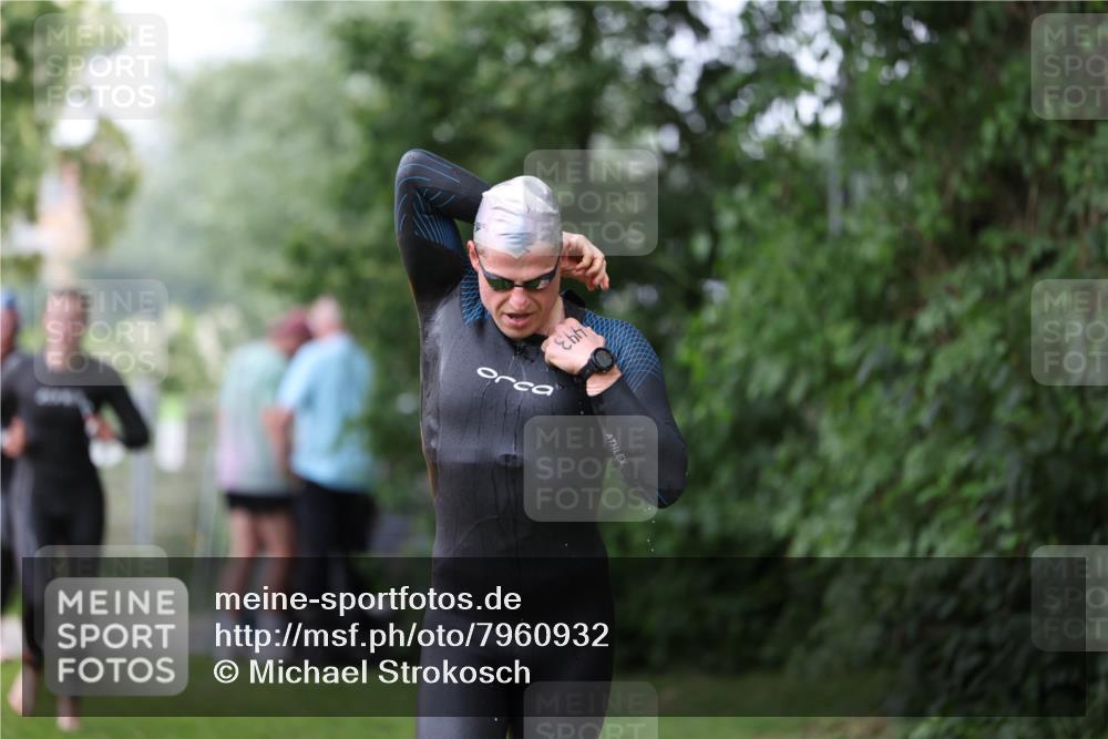 15.06.2025 - 7 Türme Triathlon Michael Strokosch http://msf.ph/oto/7960932 15.06.2025 12:12:33 Schwimmen 412, 443, 489, 551 meine-sportfotos.de