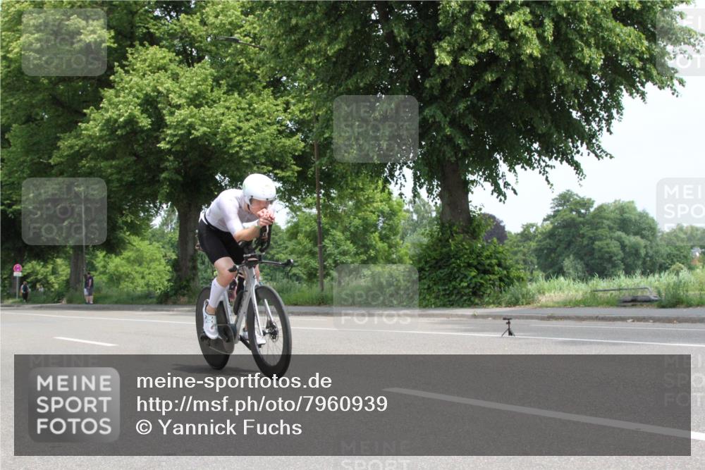 15.06.2025 - 7 Türme Triathlon Yannick Fuchs http://msf.ph/oto/7960939 15.06.2025 12:07:23 Radfahren  meine-sportfotos.de