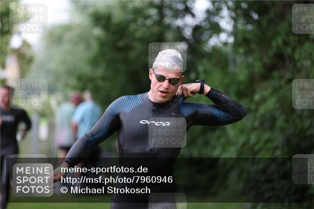 15.06.2025 - 7 Türme Triathlon Michael Strokosch http://msf.ph/oto/7960946 15.06.2025 12:12:34 Schwimmen 363, 412, 443, 489, 551 meine-sportfotos.de