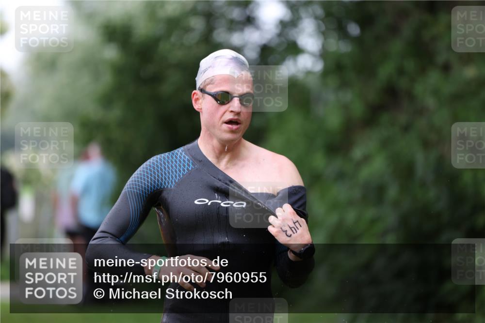 15.06.2025 - 7 Türme Triathlon Michael Strokosch http://msf.ph/oto/7960955 15.06.2025 12:12:34 Schwimmen 363, 412, 443, 489, 551 meine-sportfotos.de
