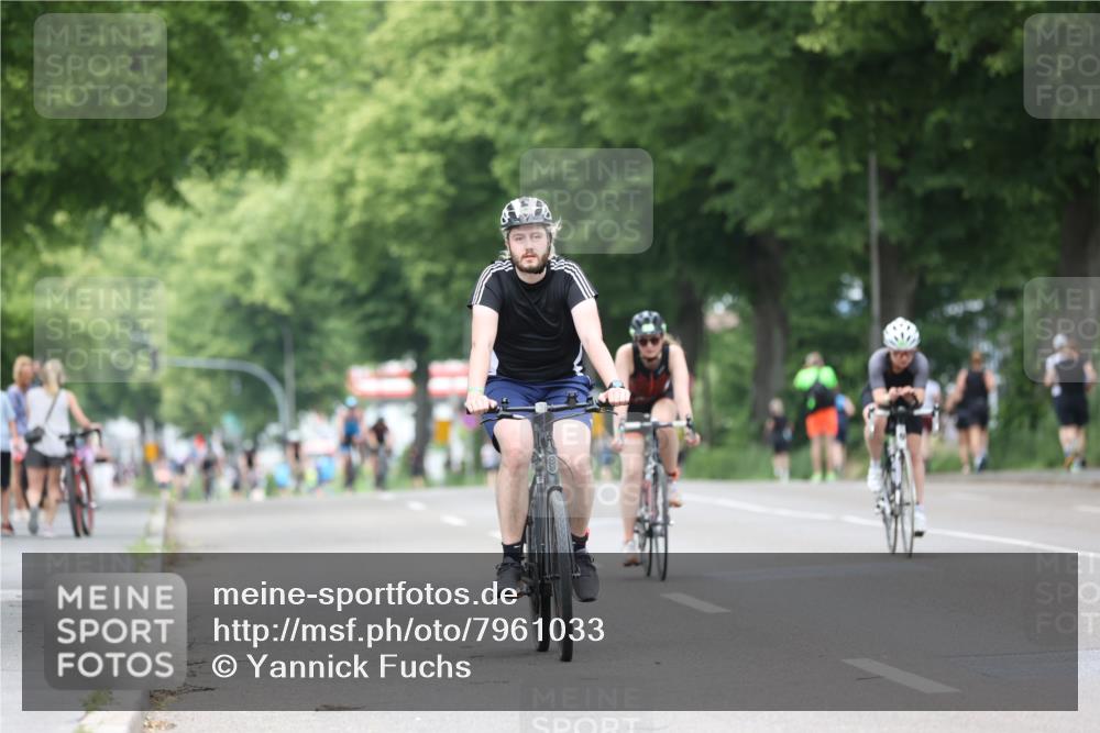 15.06.2025 - 7 Türme Triathlon Yannick Fuchs http://msf.ph/oto/7961033 15.06.2025 13:49:26 Radfahren 547, 847, 994 meine-sportfotos.de