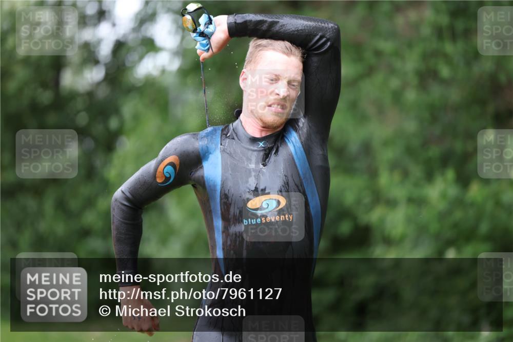 15.06.2025 - 7 Türme Triathlon Michael Strokosch http://msf.ph/oto/7961127 15.06.2025 12:12:51 Schwimmen 363, 453, 551, 561, 605 meine-sportfotos.de
