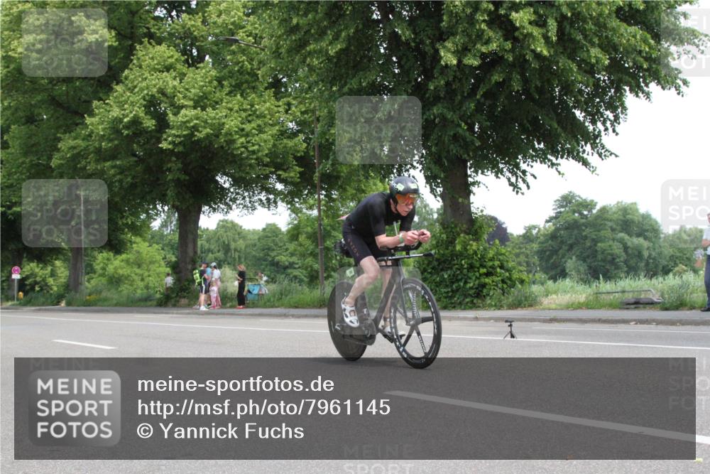 15.06.2025 - 7 Türme Triathlon Yannick Fuchs http://msf.ph/oto/7961145 15.06.2025 12:12:10 Radfahren  meine-sportfotos.de