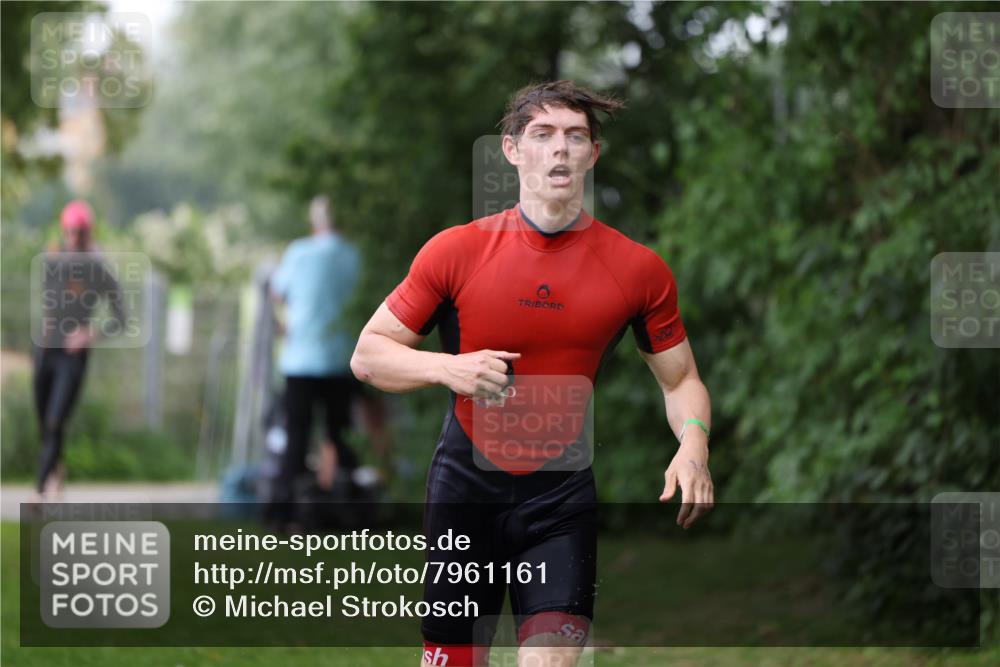15.06.2025 - 7 Türme Triathlon Michael Strokosch http://msf.ph/oto/7961161 15.06.2025 12:12:54 Schwimmen 363, 453, 459, 551, 561, 605 meine-sportfotos.de