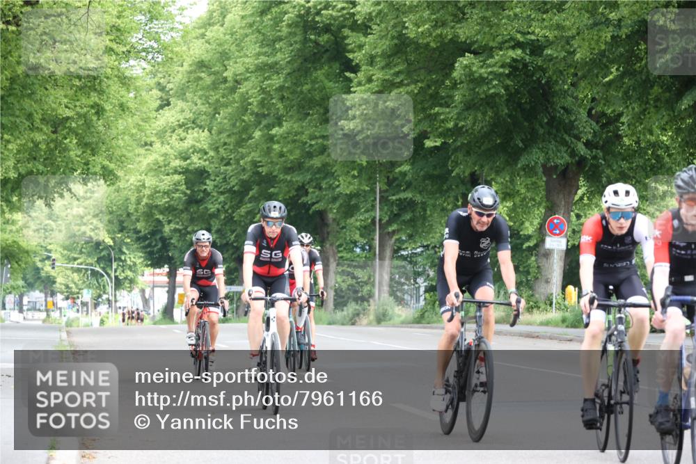 15.06.2025 - 7 Türme Triathlon Yannick Fuchs http://msf.ph/oto/7961166 15.06.2025 10:01:06 Radfahren 22, 24, 25, 77, 78, 80 meine-sportfotos.de