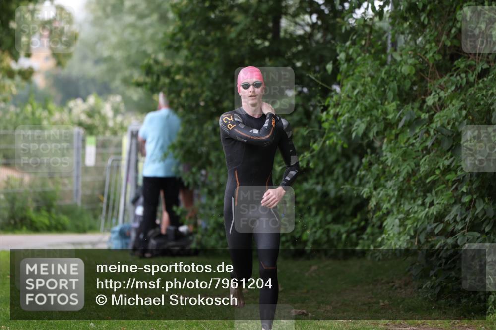 15.06.2025 - 7 Türme Triathlon Michael Strokosch http://msf.ph/oto/7961204 15.06.2025 12:12:58 Schwimmen 363, 453, 459, 551, 561, 605 meine-sportfotos.de