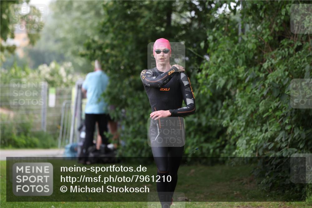 15.06.2025 - 7 Türme Triathlon Michael Strokosch http://msf.ph/oto/7961210 15.06.2025 12:12:58 Schwimmen 363, 453, 459, 551, 561, 605 meine-sportfotos.de