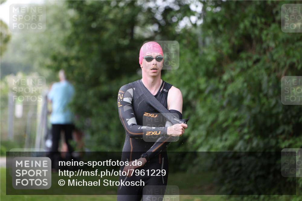 15.06.2025 - 7 Türme Triathlon Michael Strokosch http://msf.ph/oto/7961229 15.06.2025 12:12:59 Schwimmen 363, 453, 459, 551, 561, 605 meine-sportfotos.de