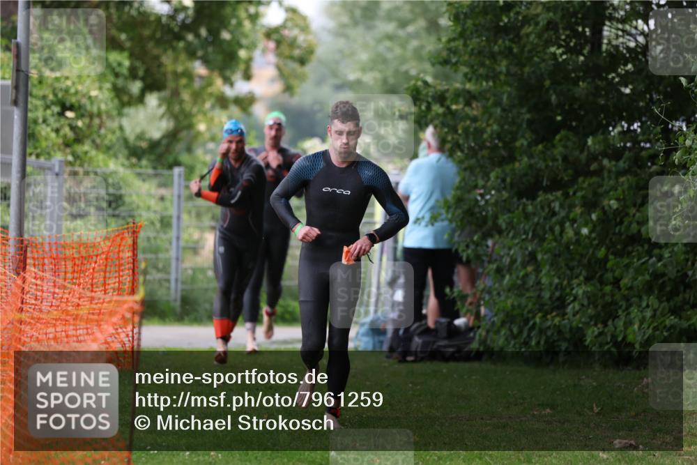 15.06.2025 - 7 Türme Triathlon Michael Strokosch http://msf.ph/oto/7961259 15.06.2025 12:13:06 Schwimmen 453, 459, 494, 561, 605 meine-sportfotos.de