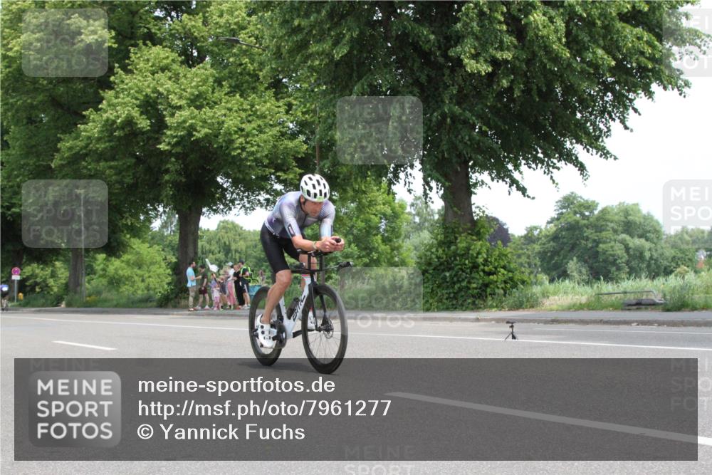 15.06.2025 - 7 Türme Triathlon Yannick Fuchs http://msf.ph/oto/7961277 15.06.2025 12:15:34 Radfahren  meine-sportfotos.de