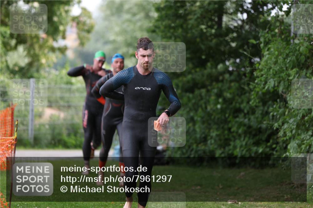 15.06.2025 - 7 Türme Triathlon Michael Strokosch http://msf.ph/oto/7961297 15.06.2025 12:13:07 Schwimmen 453, 459, 494, 561, 605 meine-sportfotos.de