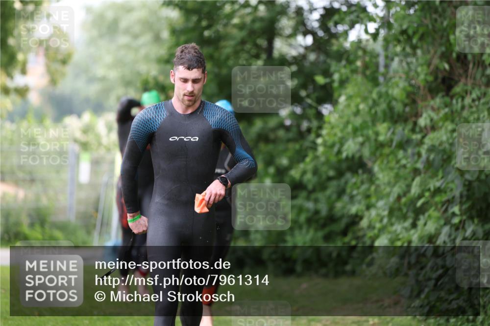 15.06.2025 - 7 Türme Triathlon Michael Strokosch http://msf.ph/oto/7961314 15.06.2025 12:13:08 Schwimmen 453, 459, 494, 561, 605 meine-sportfotos.de