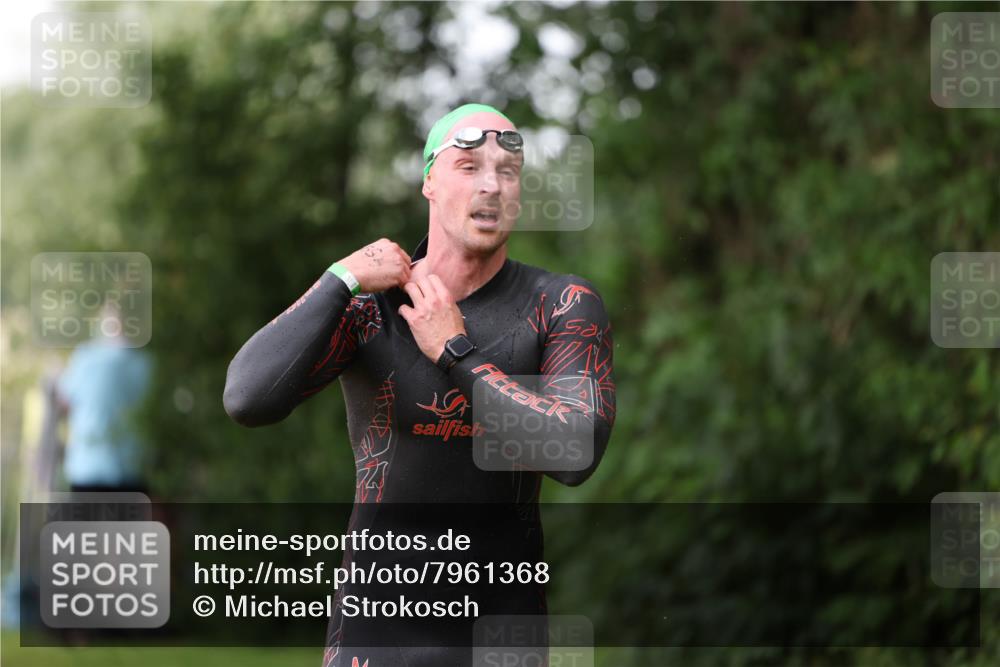 15.06.2025 - 7 Türme Triathlon Michael Strokosch http://msf.ph/oto/7961368 15.06.2025 12:13:13 Schwimmen 453, 459, 494, 539, 561 meine-sportfotos.de