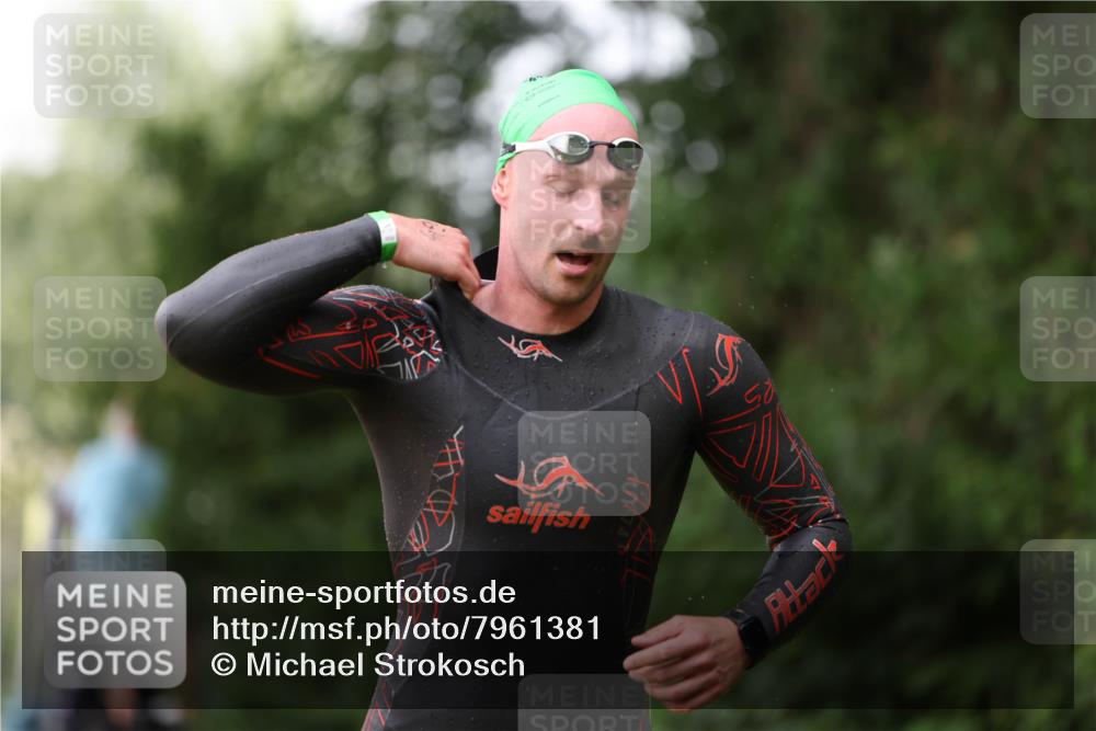 15.06.2025 - 7 Türme Triathlon Michael Strokosch http://msf.ph/oto/7961381 15.06.2025 12:13:13 Schwimmen 453, 459, 494, 539, 561 meine-sportfotos.de