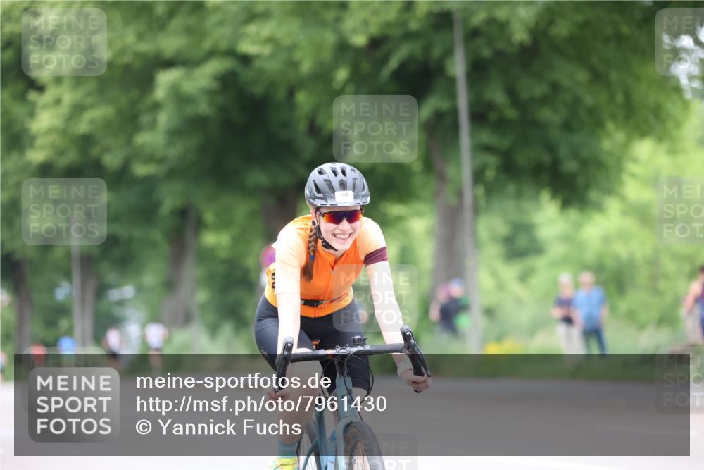 15.06.2025 - 7 Türme Triathlon Yannick Fuchs http://msf.ph/oto/7961430 15.06.2025 13:50:12 Radfahren 764, 1009, 1119 meine-sportfotos.de