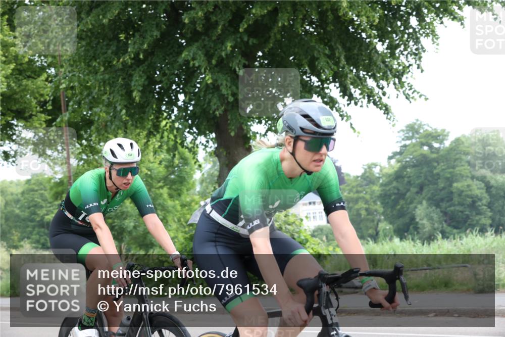 15.06.2025 - 7 Türme Triathlon Yannick Fuchs http://msf.ph/oto/7961534 15.06.2025 10:02:37 Radfahren 129, 132 meine-sportfotos.de