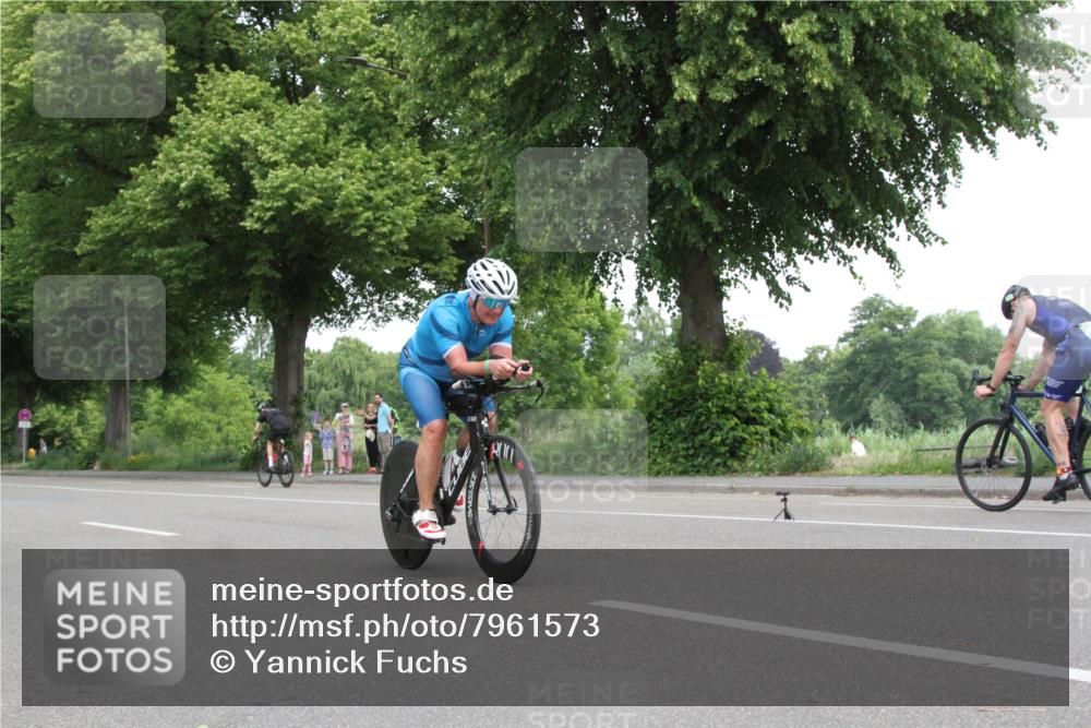15.06.2025 - 7 Türme Triathlon Yannick Fuchs http://msf.ph/oto/7961573 15.06.2025 12:23:36 Radfahren  meine-sportfotos.de
