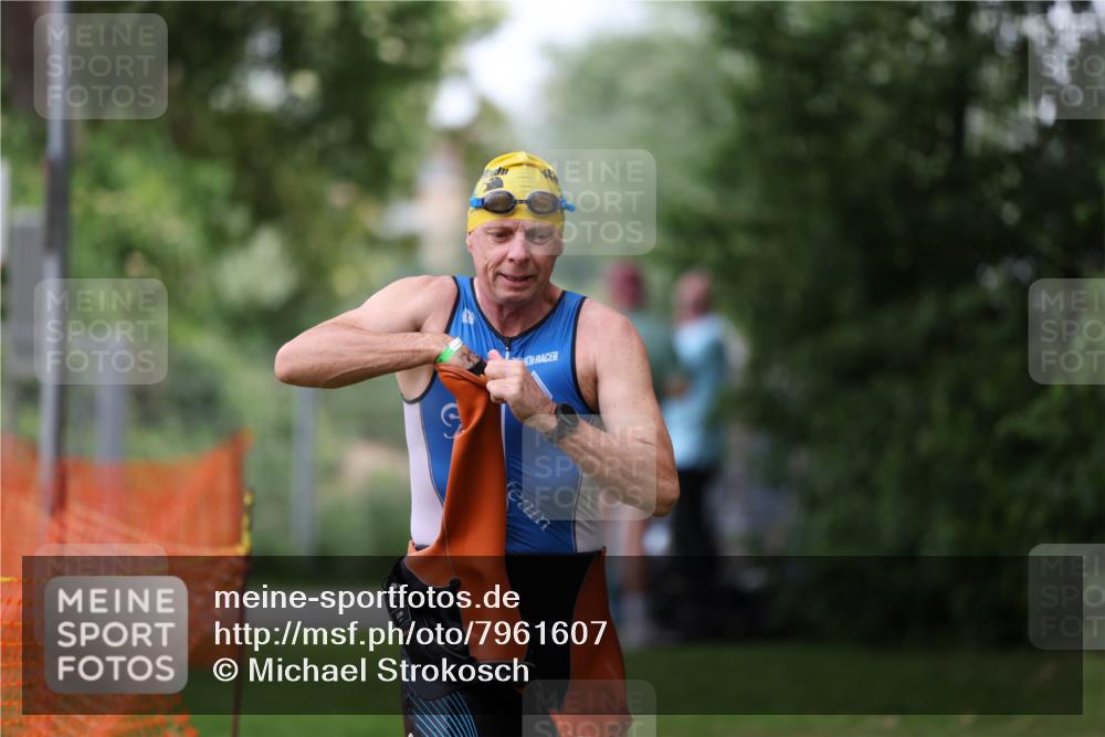 15.06.2025 - 7 Türme Triathlon Michael Strokosch http://msf.ph/oto/7961607 15.06.2025 12:13:33 Schwimmen 396, 494, 539, 566, 633 meine-sportfotos.de