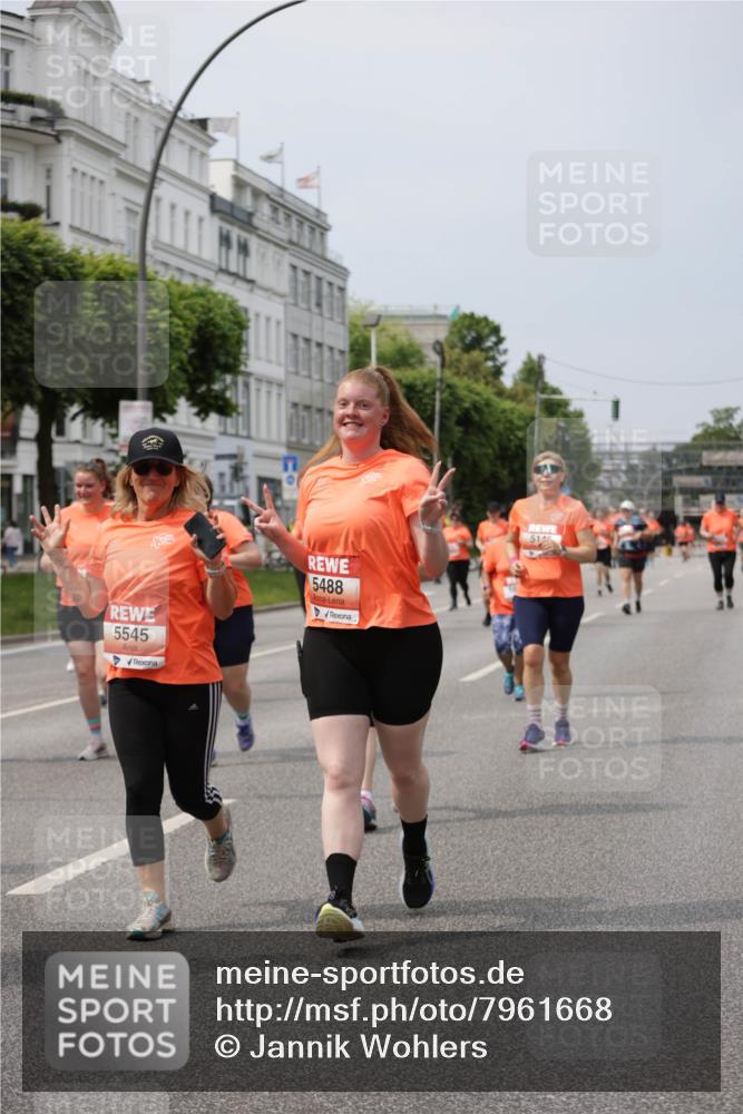 15.06.2025 - REWE Women's Run Jannik Wohlers http://msf.ph/oto/7961668 15.06.2025 09:46:19 Laufen 5545, 5488, 514 meine-sportfotos.de