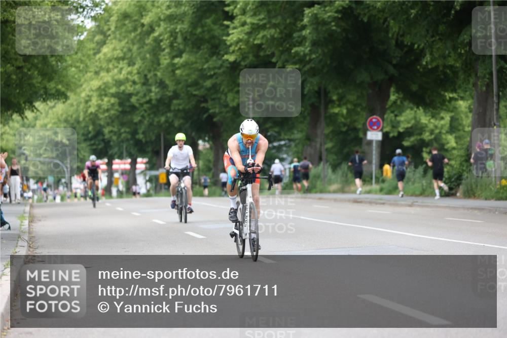15.06.2025 - 7 Türme Triathlon Yannick Fuchs http://msf.ph/oto/7961711 15.06.2025 13:50:41 Radfahren 195, 326, 389, 1096 meine-sportfotos.de