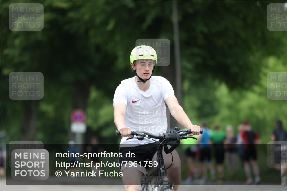 15.06.2025 - 7 Türme Triathlon Yannick Fuchs http://msf.ph/oto/7961759 15.06.2025 13:50:44 Radfahren 326, 389, 911, 1096 meine-sportfotos.de