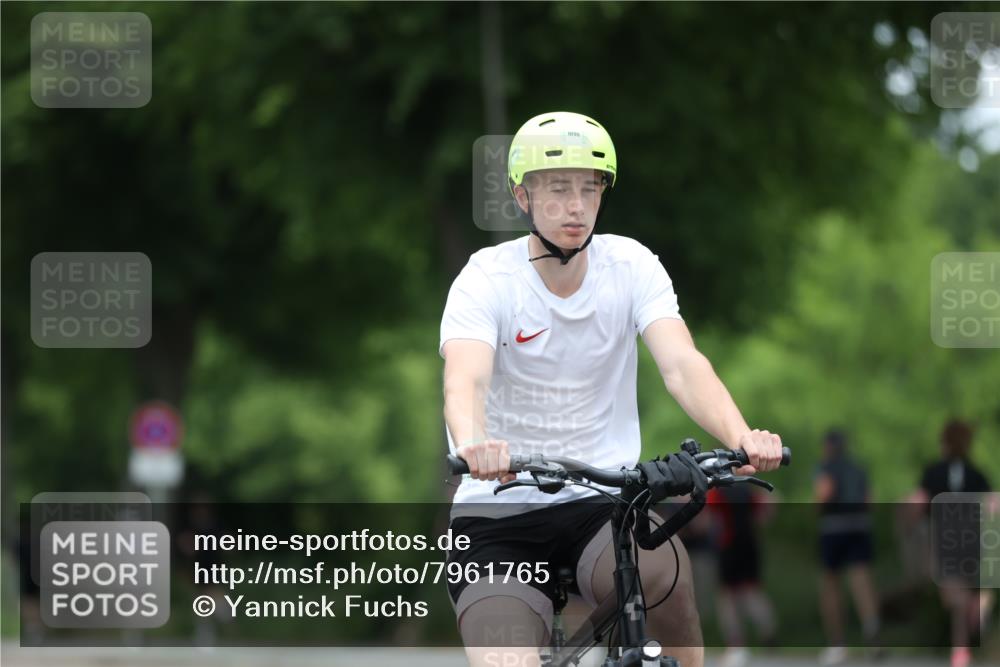 15.06.2025 - 7 Türme Triathlon Yannick Fuchs http://msf.ph/oto/7961765 15.06.2025 13:50:44 Radfahren 326, 389, 911, 1096 meine-sportfotos.de