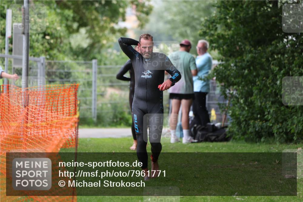 15.06.2025 - 7 Türme Triathlon Michael Strokosch http://msf.ph/oto/7961771 15.06.2025 12:13:53 Schwimmen 395, 497, 501, 543, 566, 599, 633 meine-sportfotos.de