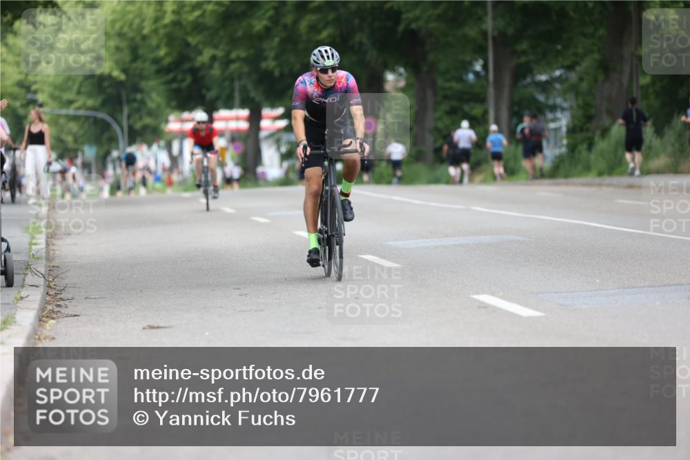 15.06.2025 - 7 Türme Triathlon Yannick Fuchs http://msf.ph/oto/7961777 15.06.2025 13:50:45 Radfahren 326, 389, 911, 1096 meine-sportfotos.de