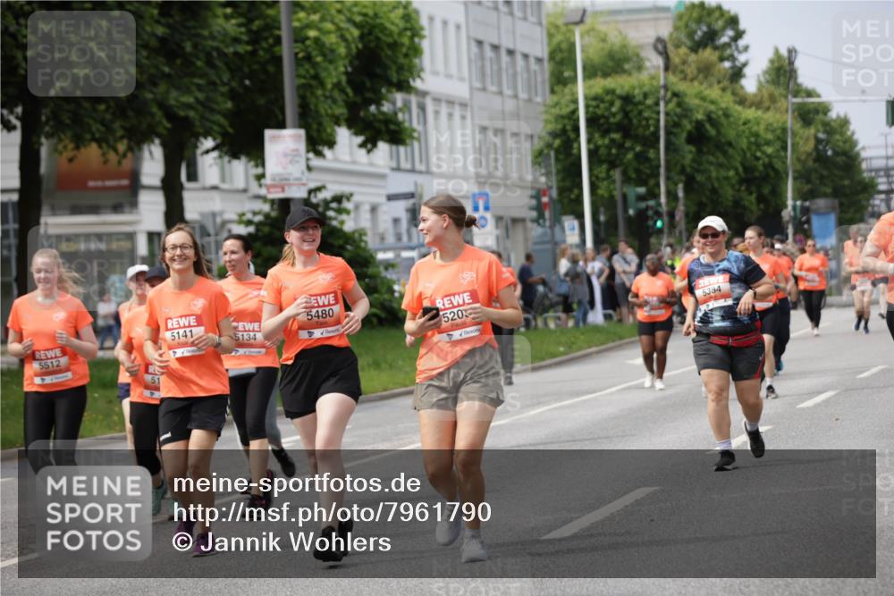 15.06.2025 - REWE Women's Run Jannik Wohlers http://msf.ph/oto/7961790 15.06.2025 09:46:27 Laufen 5512, 51, 5480, 5141, 5134, 5203, 5384 meine-sportfotos.de