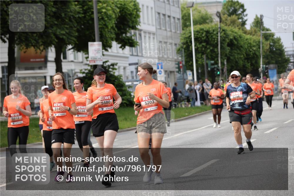 15.06.2025 - REWE Women's Run Jannik Wohlers http://msf.ph/oto/7961797 15.06.2025 09:46:27 Laufen 5512, 51, 514, 5134, 5480, 5203, 5384 meine-sportfotos.de